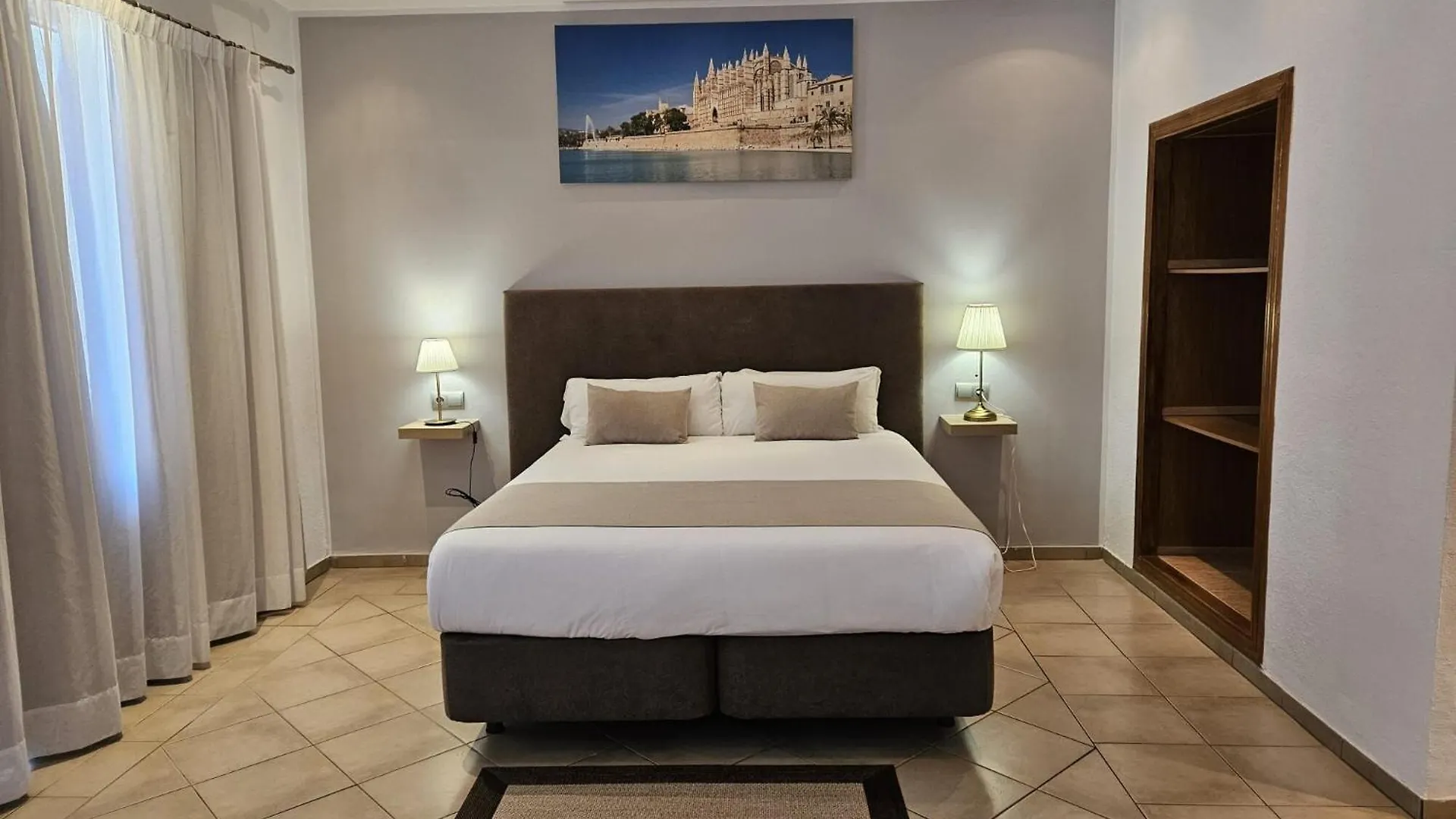 Contatos de Level Mallorca - Living